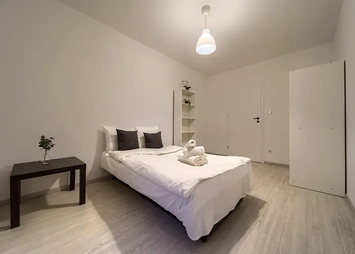 아파트 Madalinskiego Comfort By Bookinghost