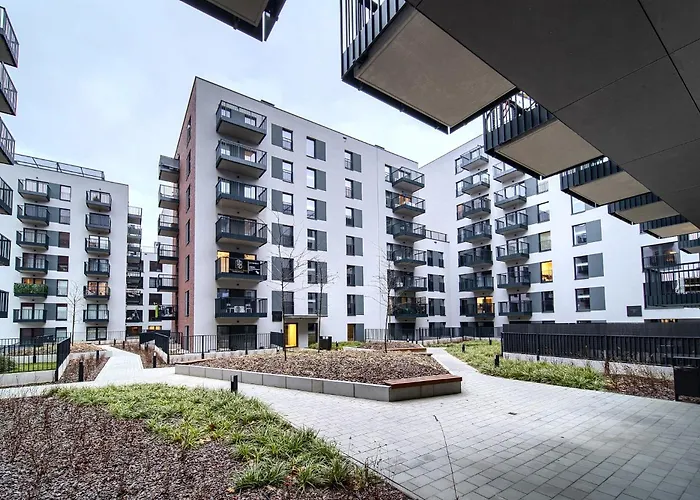 아파트 Madalinskiego Comfort By Bookinghost *